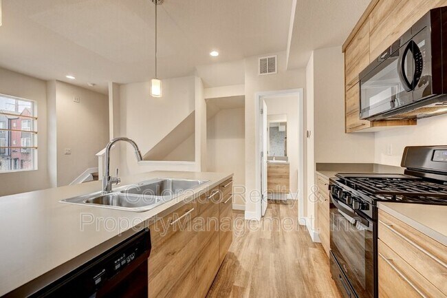 Building Photo - 5671 W 11th Pl