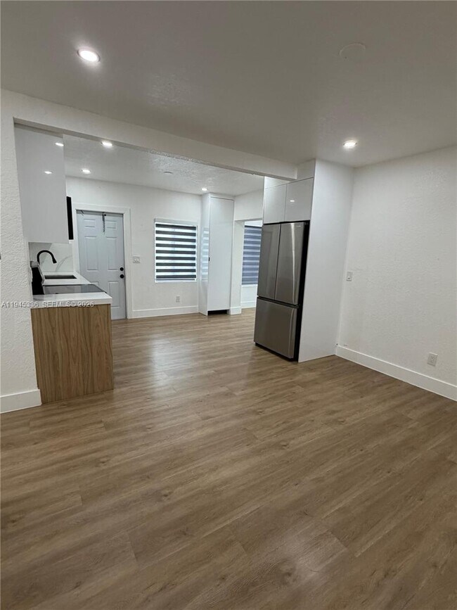 Foto del edificio - 12400 NE 11th Ct