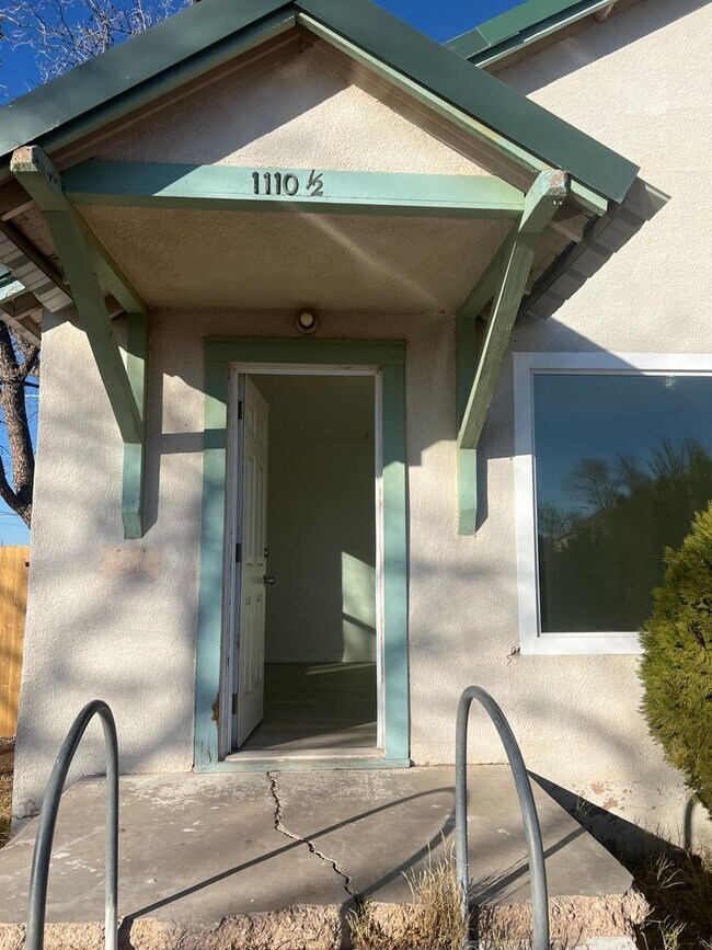 Foto del edificio - 1110 W Grand Ave