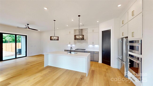 Building Photo - 313 E Peterson Dr