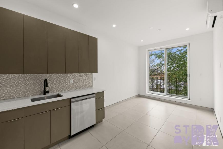 Foto principal - 2 bedroom in BROOKLYN NY 11207