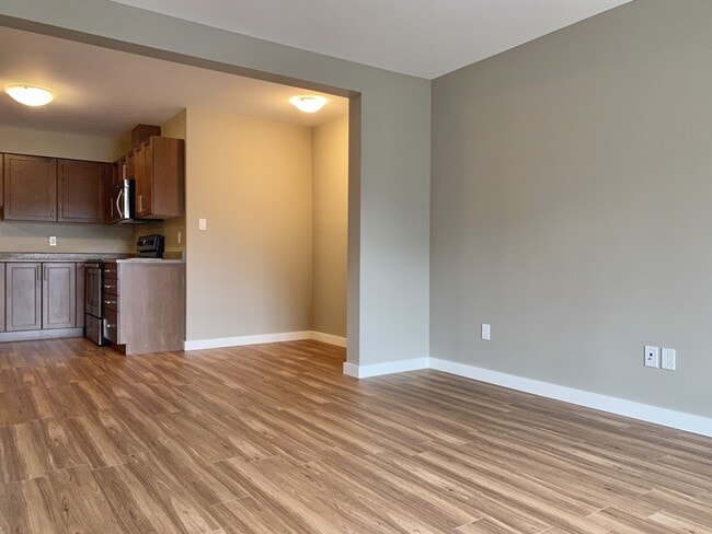 Building Photo - 808-808 S Island Hwy