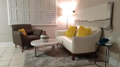 Building Photo - 333 SE Martin Ave