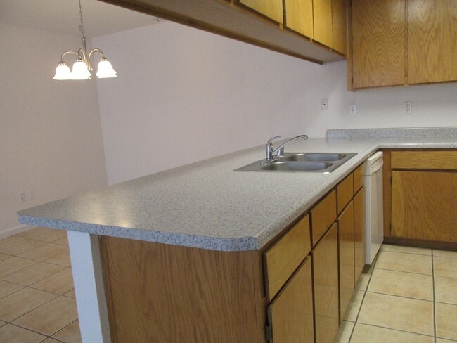 Building Photo - 555 Howard Ct