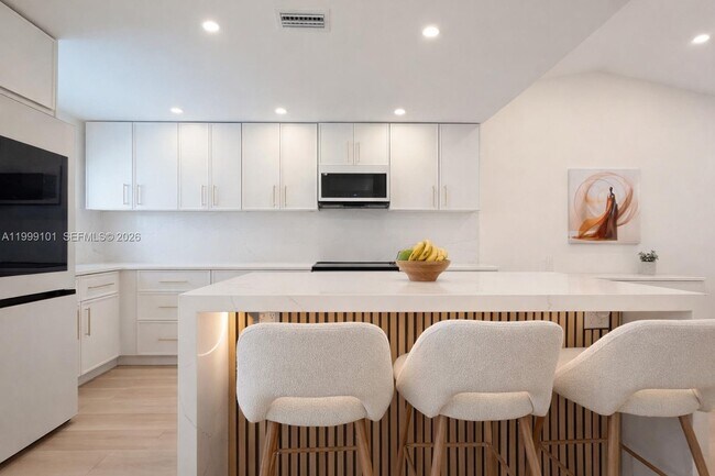 Foto del edificio - 769 Banks Rd