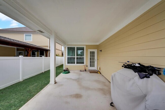 Building Photo - 1500 Emerald Tree Pl