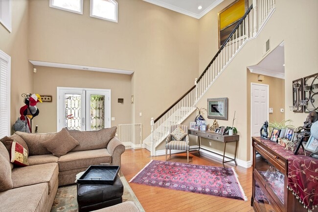 Building Photo - Incredible 5BR/3BA Sorrento Valley Propert...
