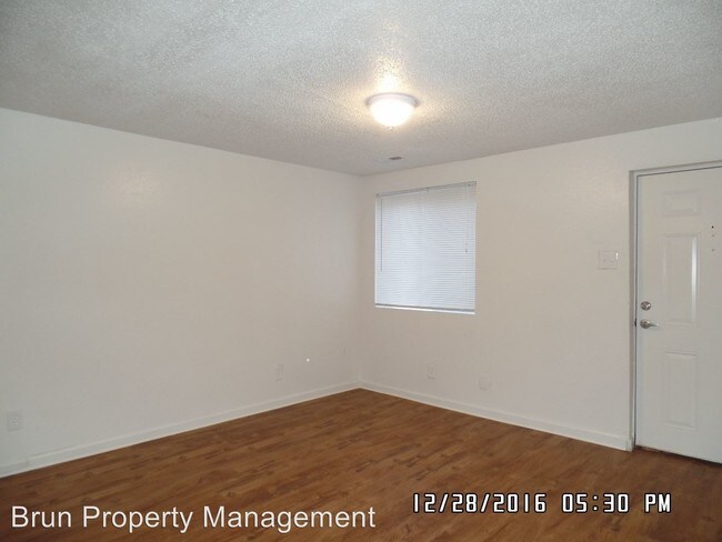Building Photo - 436 E Red Bud Rd