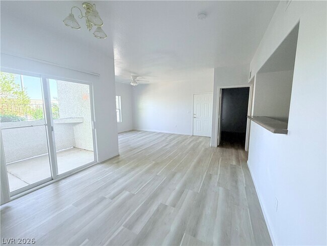 Foto del edificio - 7255 W Sunset Rd