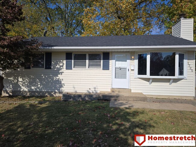 Building Photo - Charming Three Bedroom Home Coming Available!