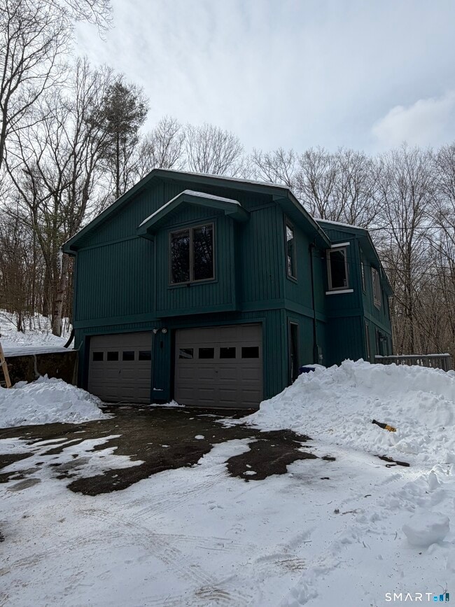 Building Photo - 410 Old Tolland Turnpike