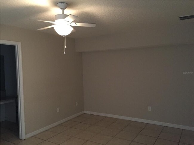Building Photo - 2725 Fan Palm Dr