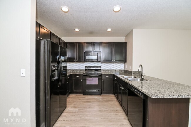 Foto del edificio - 11161 Leland Groves Dr