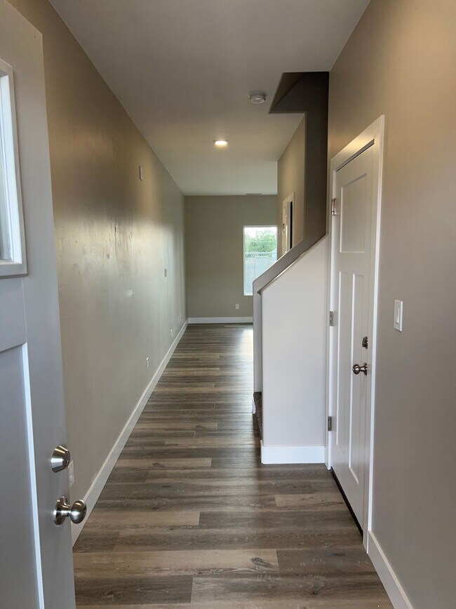 Foto del edificio - Brand new 3 bedroom 2.5 bathroom townhome