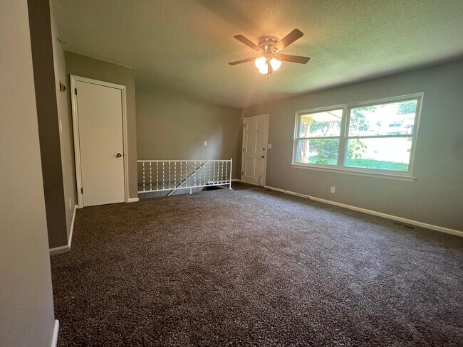 Foto del edificio - 5056 Shoals Ln