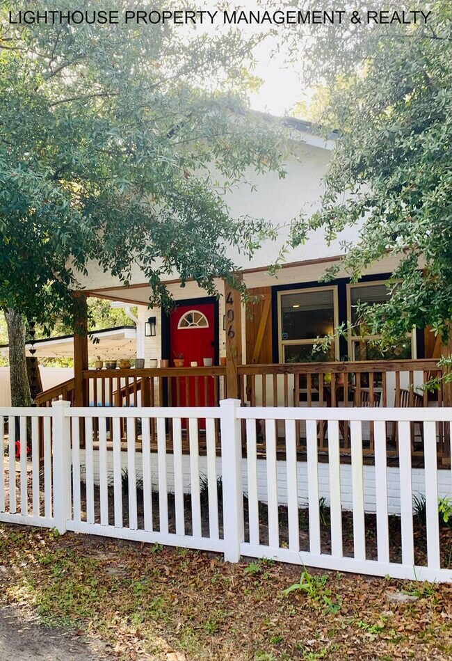 Building Photo - Delightful 3 Bed/2 Bath Craftsman Style Ho...