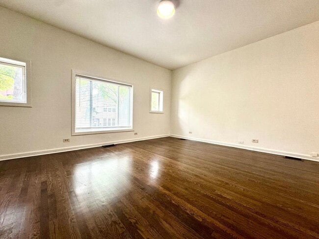 Building Photo - 1526 N Artesian Ave