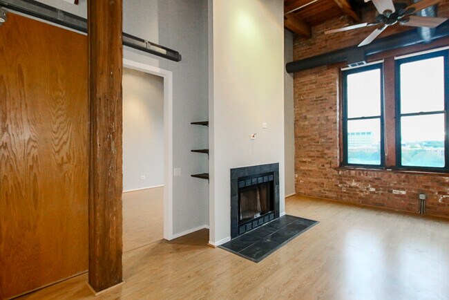 Building Photo - 331 S Peoria St