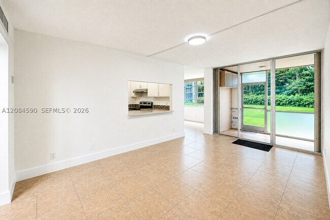 Building Photo - 9430 Live Oak Pl