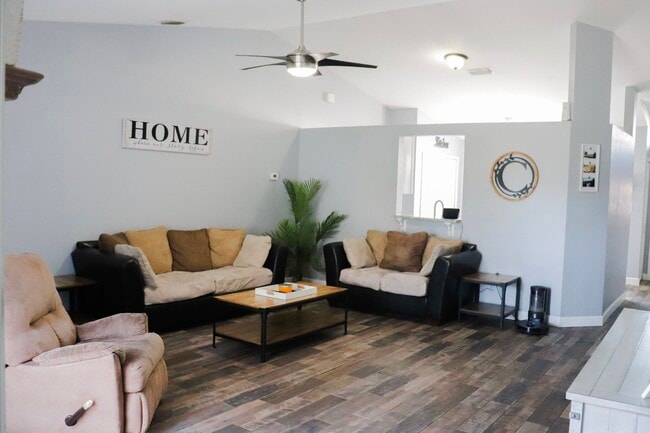 Building Photo - 5560 River Oaks Dr