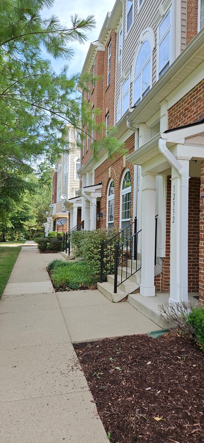 Foto del edificio - 12332 Rollys Ridge Ave