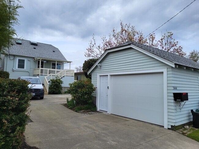 Foto del edificio - 3444-3411 11th Ave W