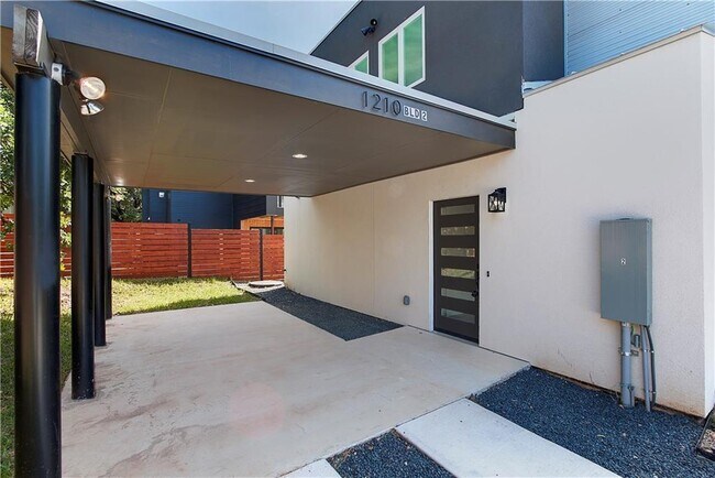 Building Photo - 1210 Singleton Ave