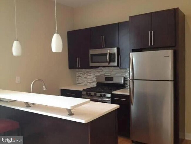 Foto del edificio - 655-59 N 16th St