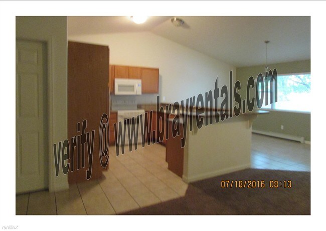 Building Photo - 3016 Oakwood Dr