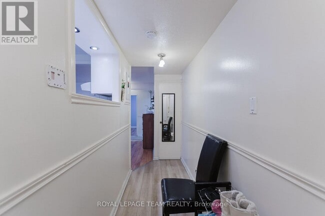 Building Photo - 2044 Arrowsmith Dr