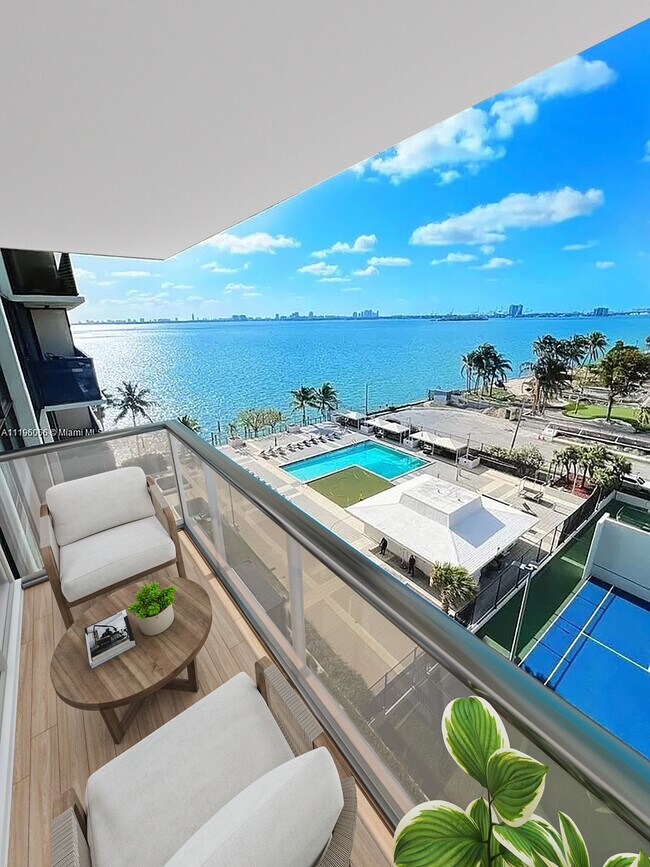 Foto del edificio - 600 NE 36th St