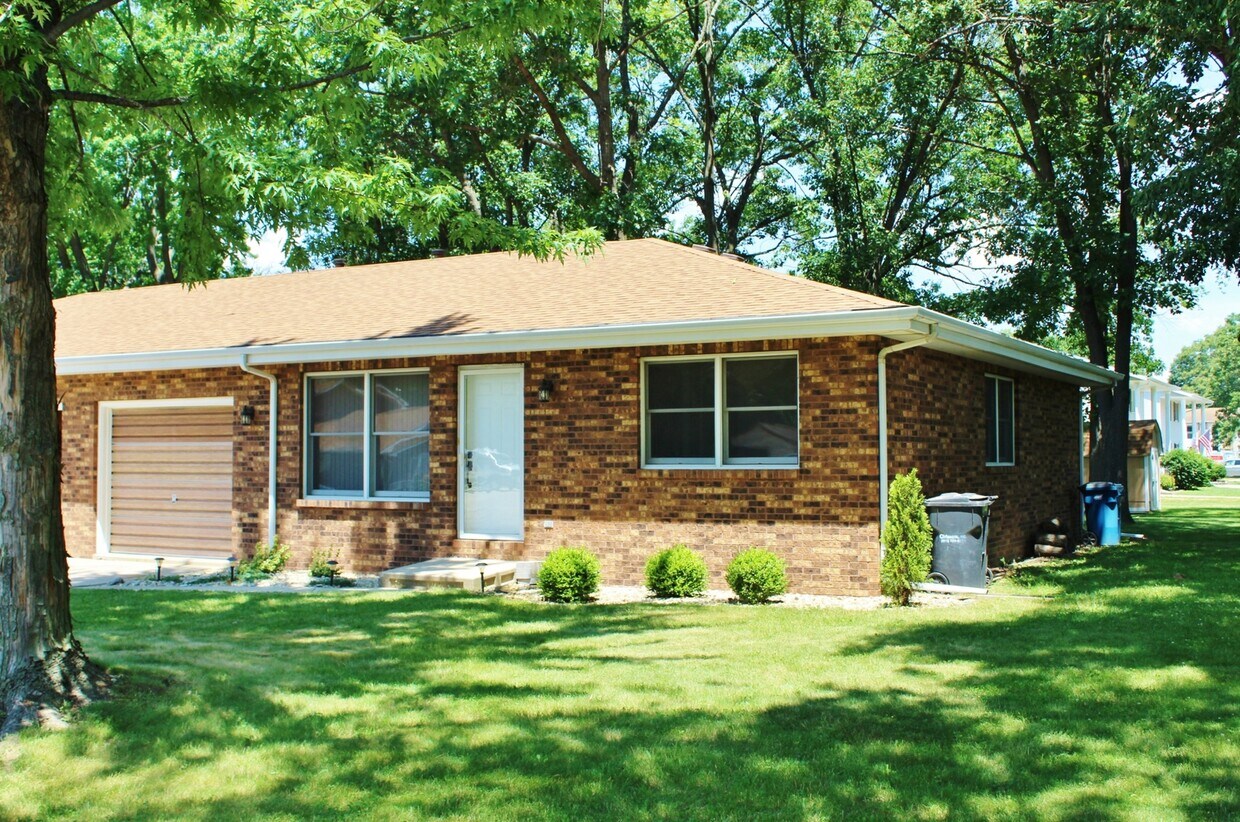 1022 Oriole Dr, Morris, IL 60450 Townhome Rentals in Morris IL