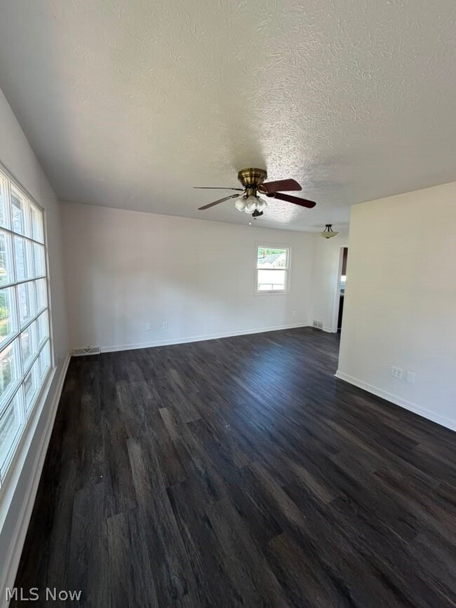 Building Photo - 26381 Drakefield Ave