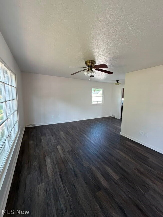 Foto del edificio - 26381 Drakefield Ave
