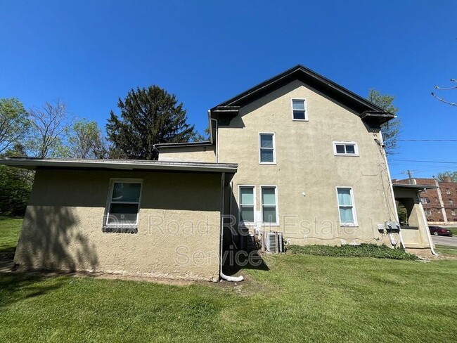 Building Photo - 545 Rockdale Ave