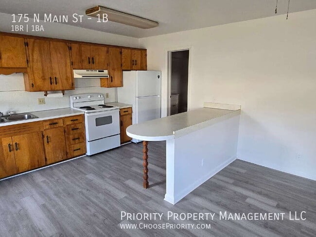 Foto del edificio - 175 N Main St