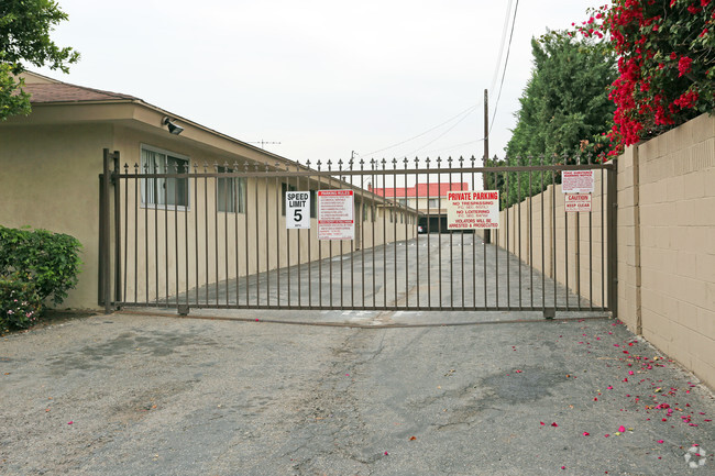 Building Photo - Vista Tierra Apartment Homes