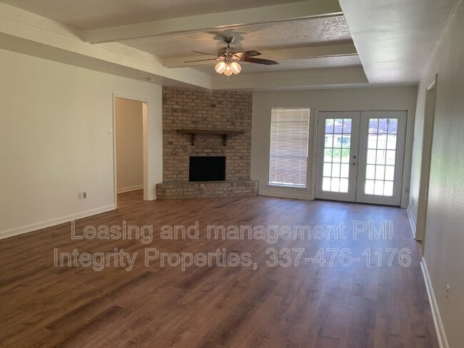 Building Photo - 305 Rain Tree Trail