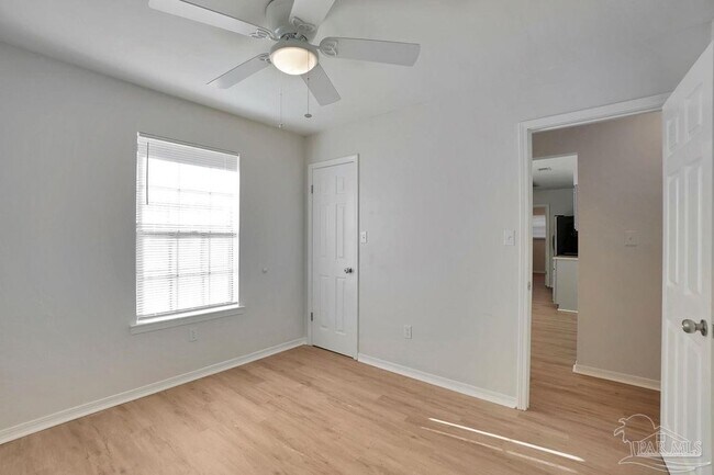 Foto del edificio - 10601 Silver Creek Dr