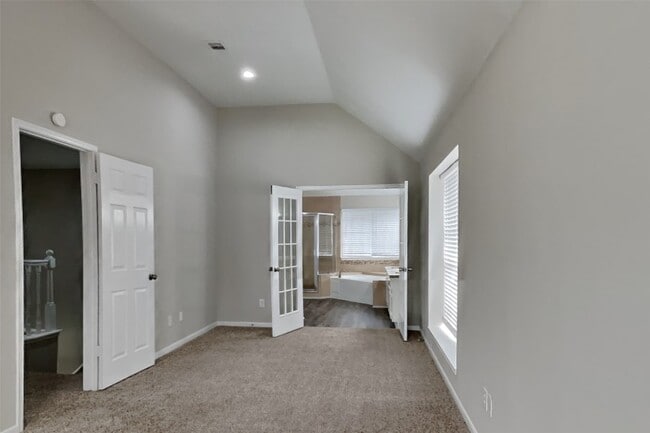 Building Photo - 16023 Willowpark Dr
