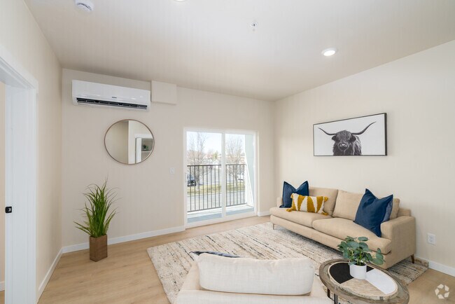 2 habitaciones, 2 baños - 905 pies cuadrados - Sala de estar - Discover Clearwater Lofts!