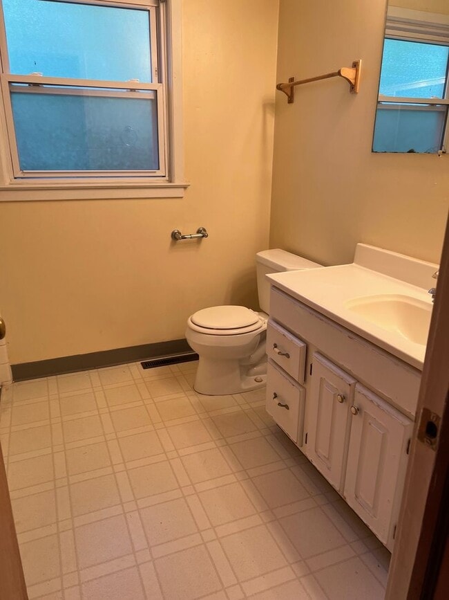 Building Photo - 1562 Jones Dr