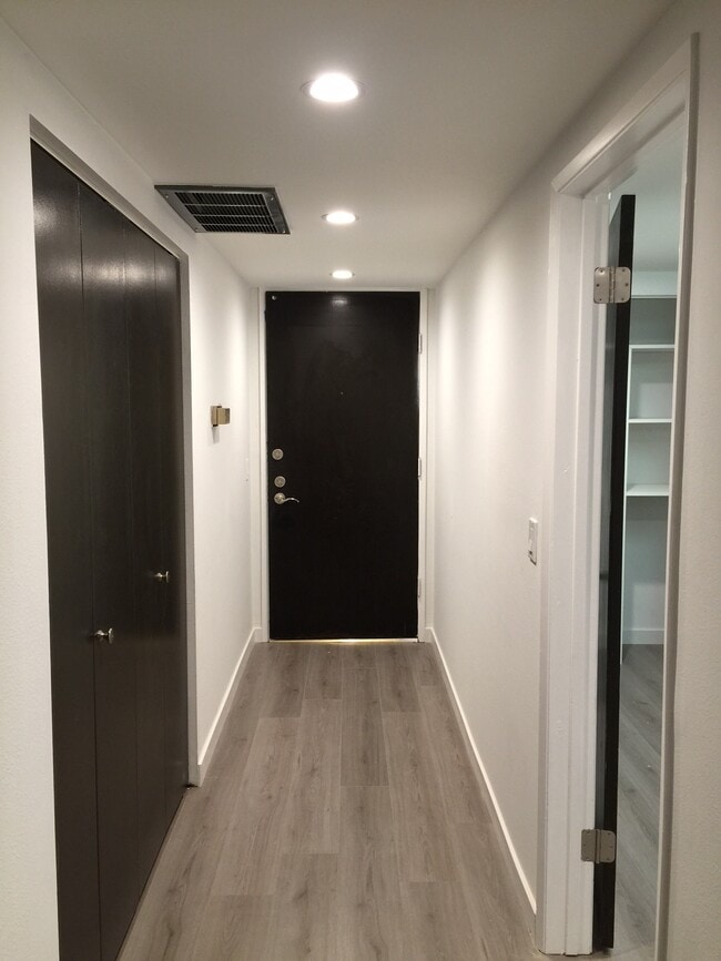 Building Photo - 321 Westminster Ave