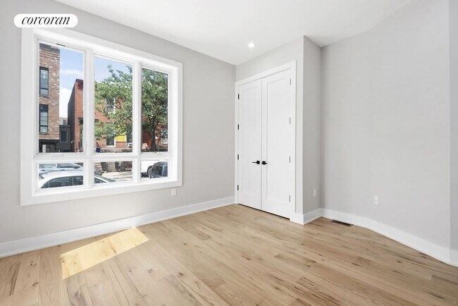 Building Photo - 906 Herkimer St