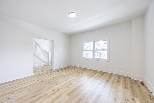Foto del edificio - Newly Renovated 5 Bd/2 Bath Home in New Kensington