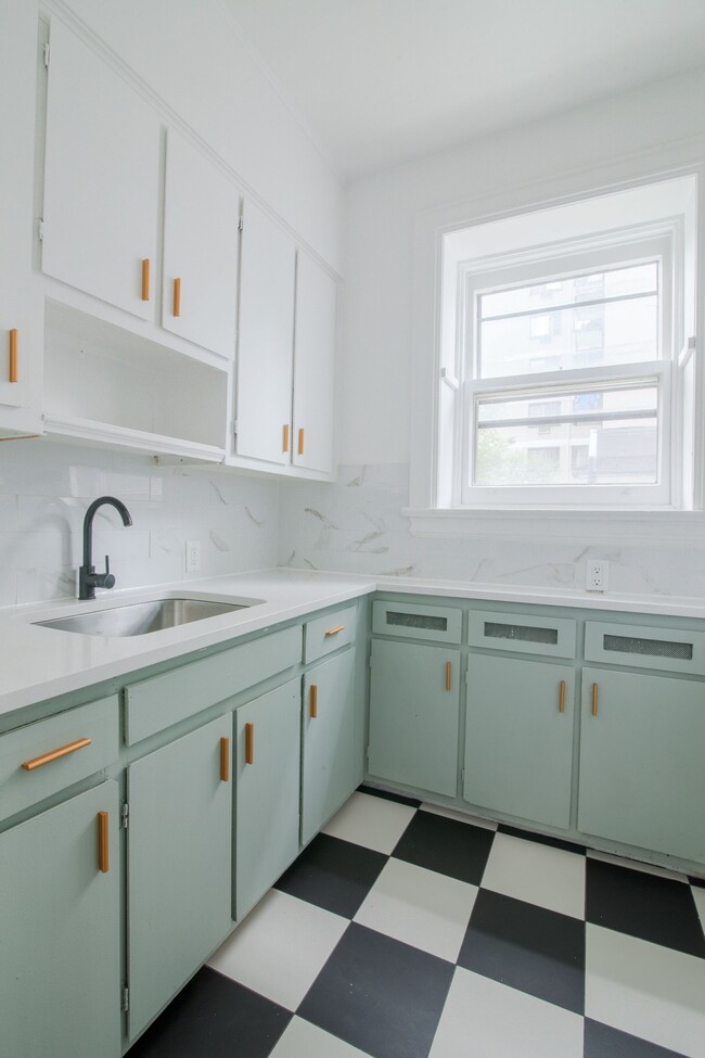 Building Photo - 1245 Rue St Marc