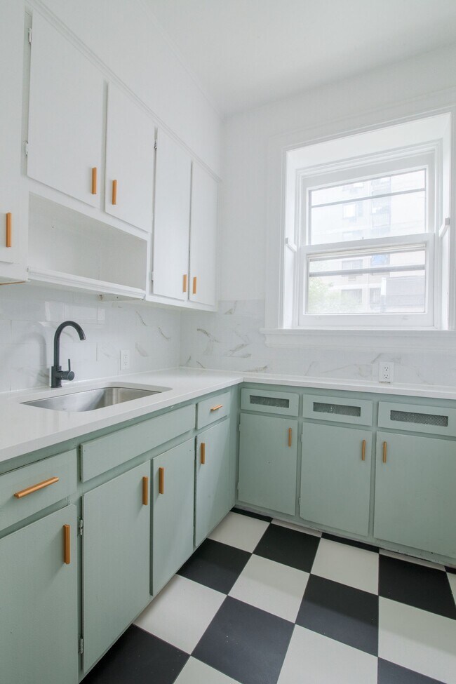 Photo du bâtiment - 1245 Rue St Marc