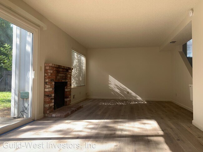 Building Photo - 2 br, 1.5 bath House - 6057 Woodside Drive