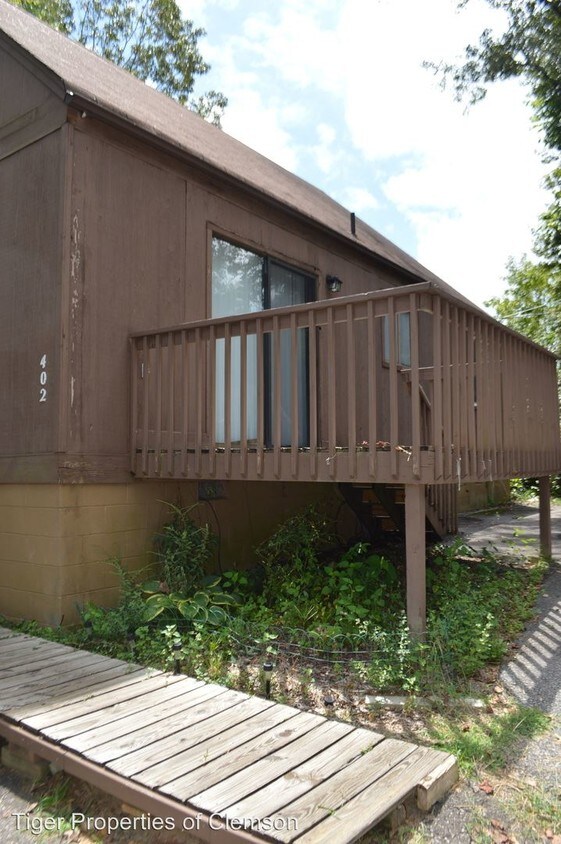 Building Photo - 402 Lindsay Rd