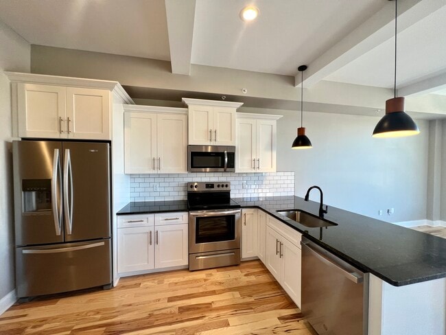 Building Photo - 116 S Main St